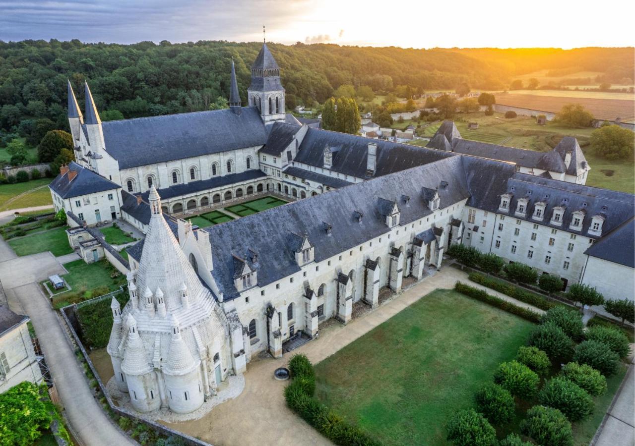 Les Logis Du Forgeron, Gites De Groupe Entre Loire & Vignes Saint-Jean-des-Mauvrets Exterior photo